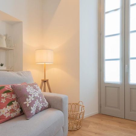 Independence Apartment With Balcony By Rent All Como Exterior photo