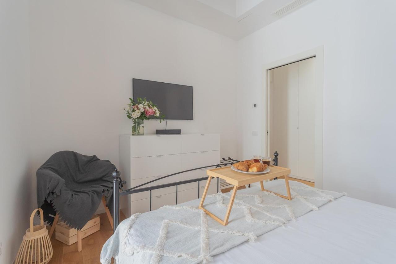 Independence Apartment With Balcony By Rent All Como Exterior photo