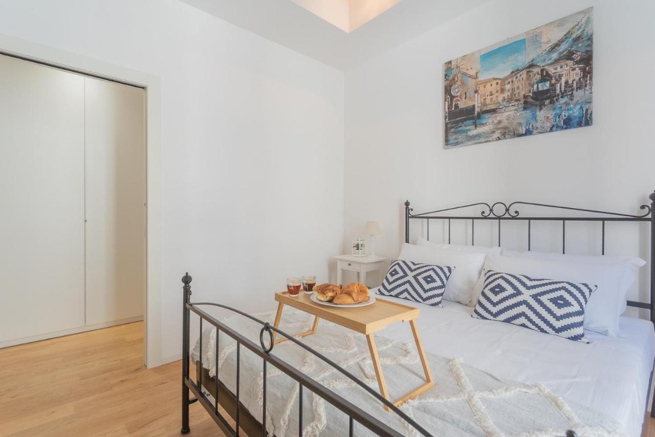 Independence Apartment With Balcony By Rent All Como Exterior photo