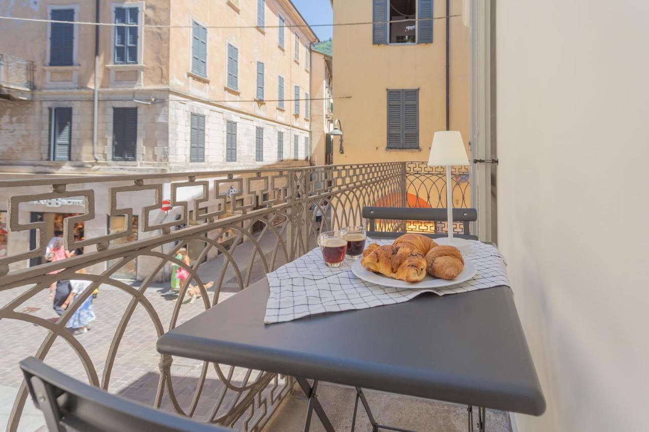 Independence Apartment With Balcony By Rent All Como Exterior photo
