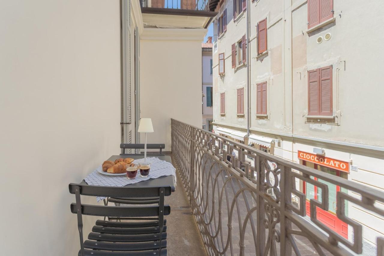 Independence Apartment With Balcony By Rent All Como Exterior photo
