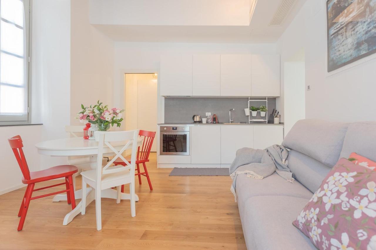 Independence Apartment With Balcony By Rent All Como Exterior photo
