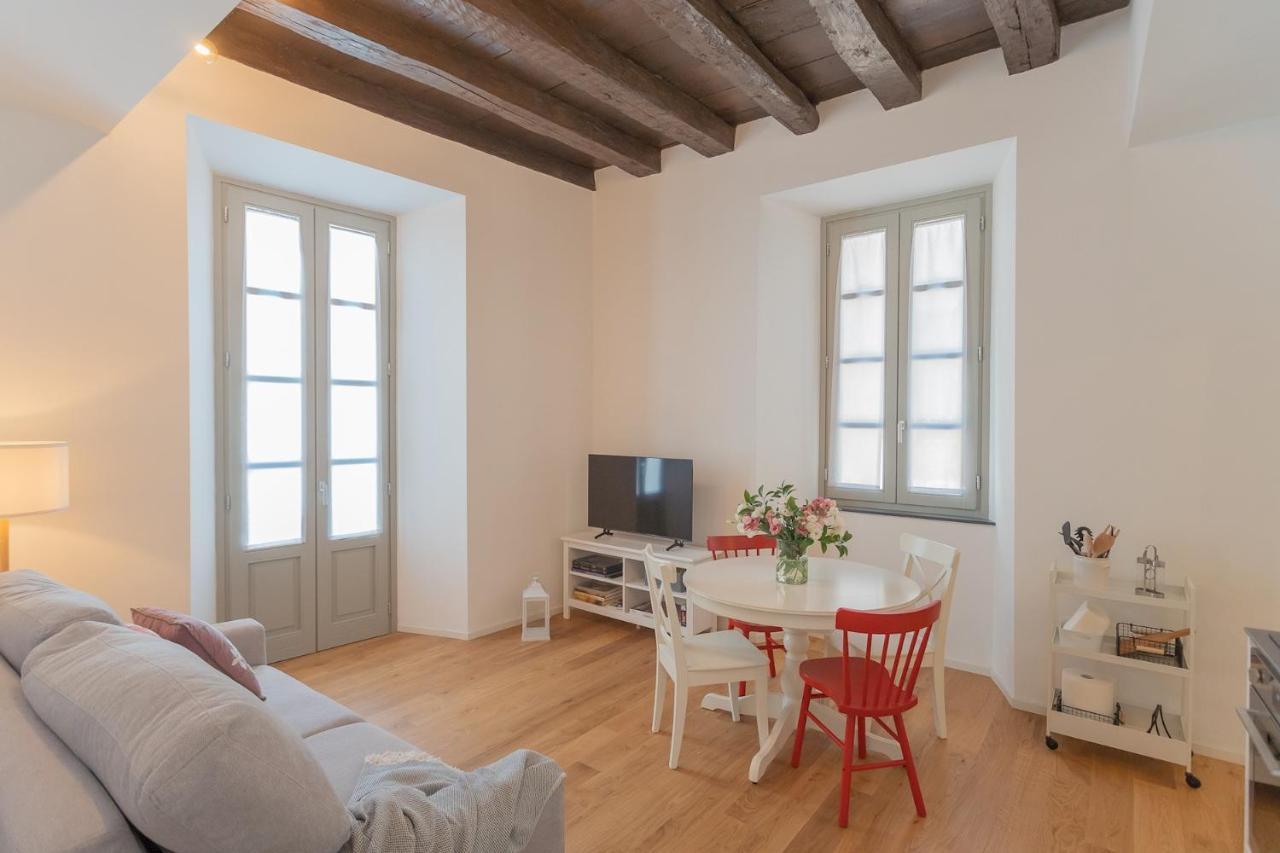Independence Apartment With Balcony By Rent All Como Exterior photo