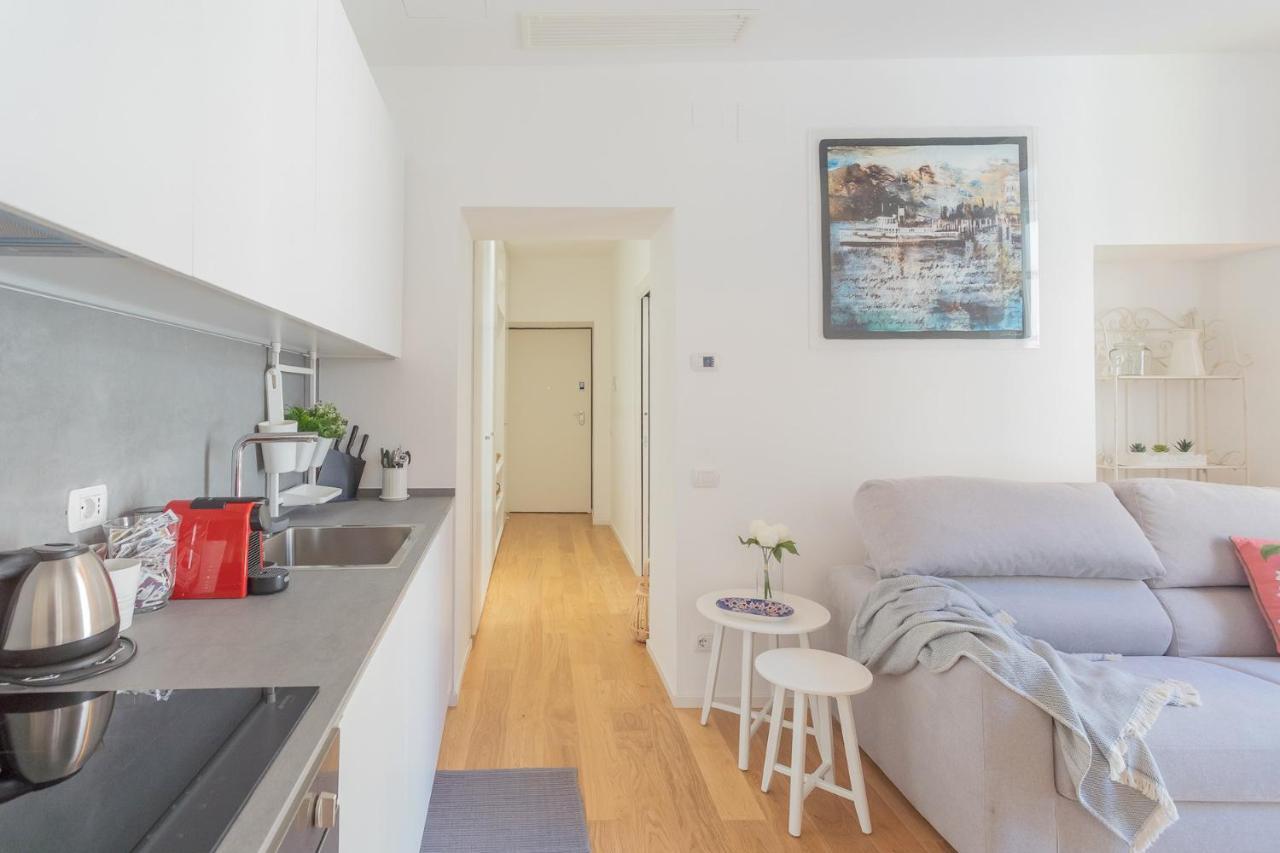 Independence Apartment With Balcony By Rent All Como Exterior photo