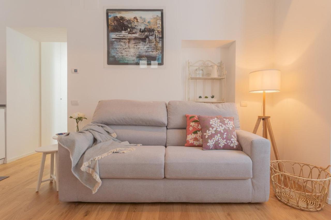 Independence Apartment With Balcony By Rent All Como Exterior photo