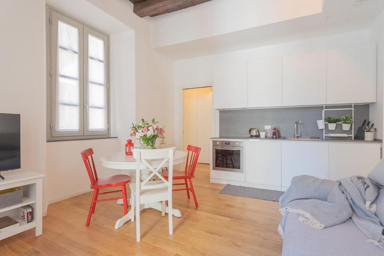 Independence Apartment With Balcony By Rent All Como Exterior photo