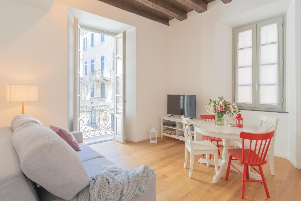 Independence Apartment With Balcony By Rent All Como Exterior photo