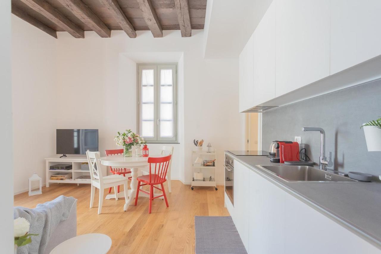 Independence Apartment With Balcony By Rent All Como Exterior photo
